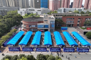 200+场次 1500+单位 电子科大2023年春季系列招聘会场面火热