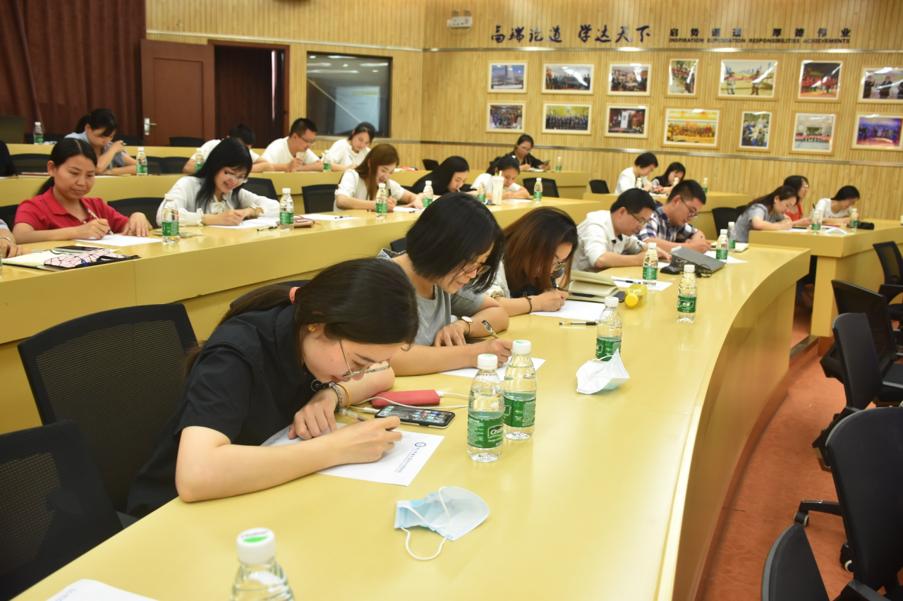 李媛教授做客教师身心驿站交流高校教师如何做好自我关怀