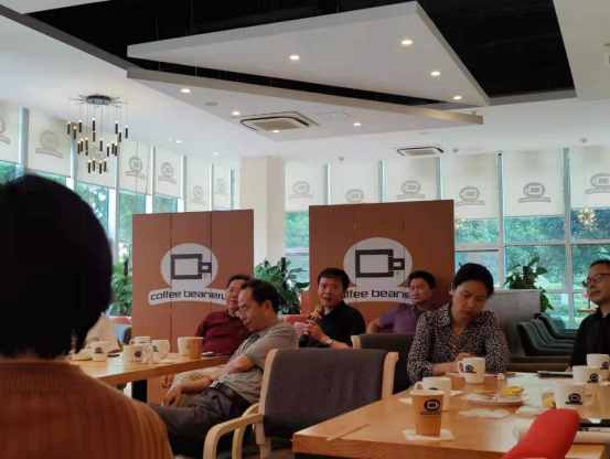 英才学院召开教师总结交流会