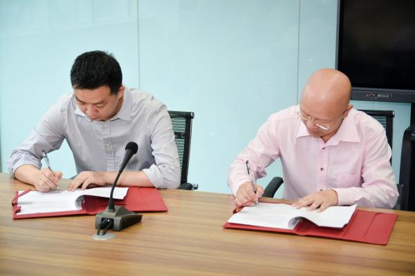 电工学院首个 “研究生实习基地”授牌仪式举行