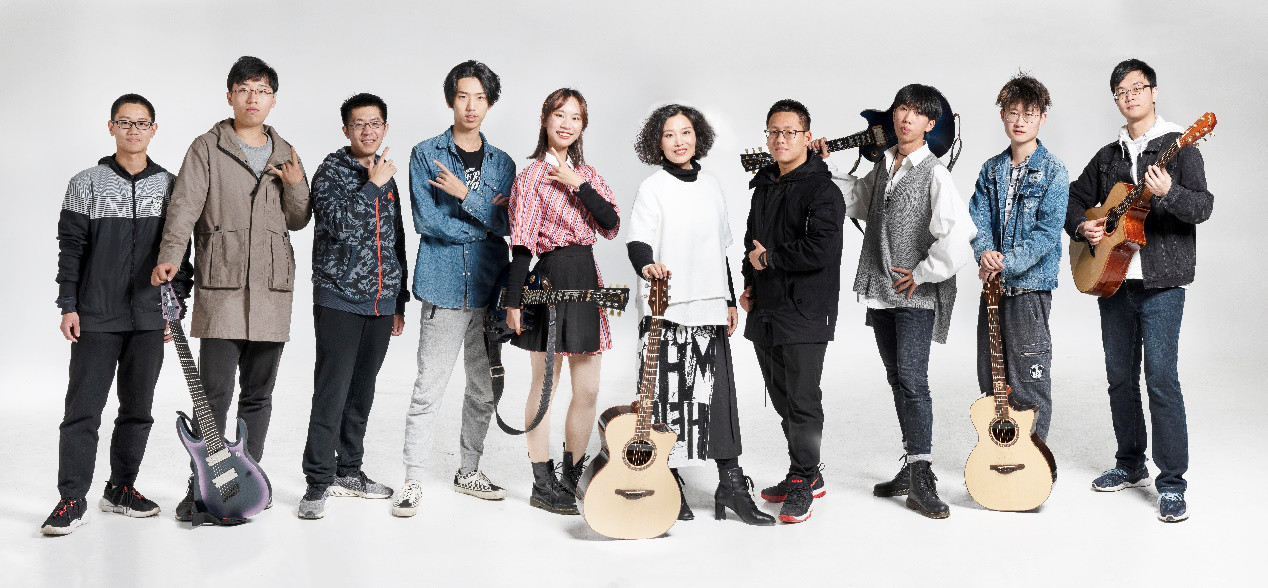 乐器合照.jpg 乐器合照.jpg