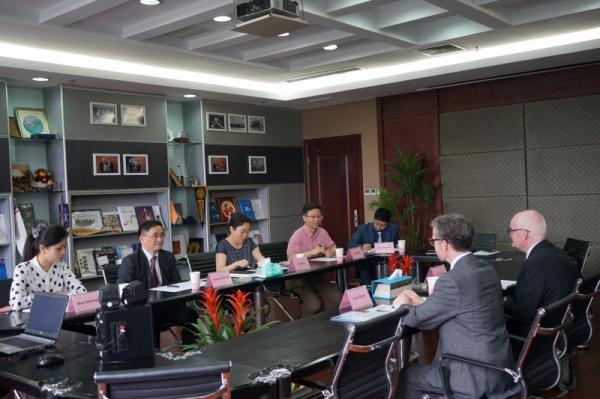 格拉斯哥大学副校长Frank Norman Coton来校访问