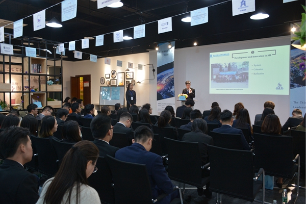 格拉斯哥学院第三届国际学生领袖交流营活动举行