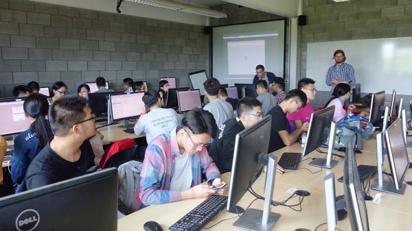 图2.同学们学习Android App的制作.JPG a8ca6b986433bc5cc3850f4d09049834.jpg