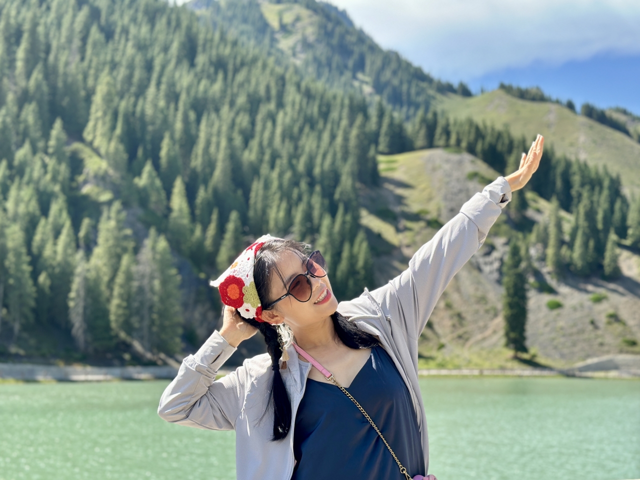 何烨.jpg 何烨.jpg