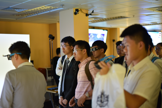 5.参观虚拟现实.png 5.参观虚拟现实.png