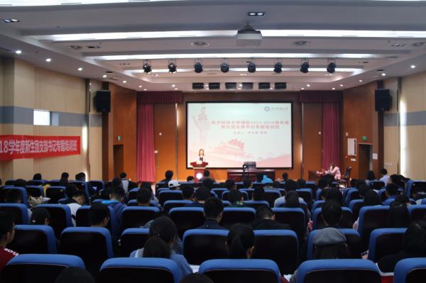 申小蓉副书记为团校新生团支部书记专题培训班授课