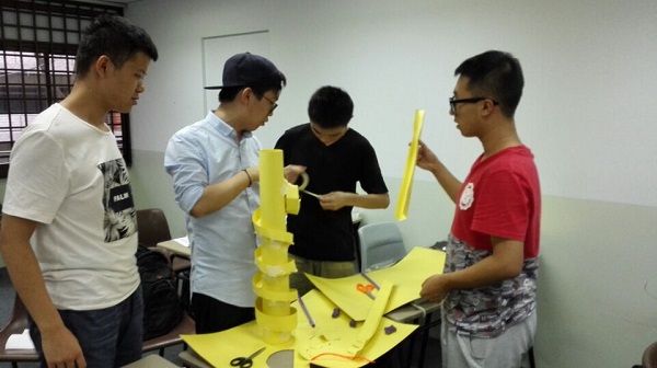 图3 “趣味过山车”团体协作.jpg aa99bf631dbecaf390742b33095f42a5.jpg