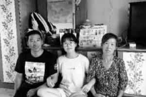 新文化报：家庭贫困 高考结束后就去打短工乐观自信 为全班同学做“大学地图”