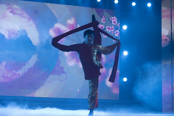 晚会0014.jpg aad74efbfc92c4eb38beea44dec3581f.jpg