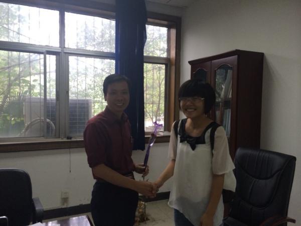 物电学子开展向教师送祝福活动