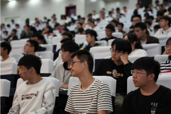 【成电讲坛】著名经济学家储殷教授谈中国周边安全态势