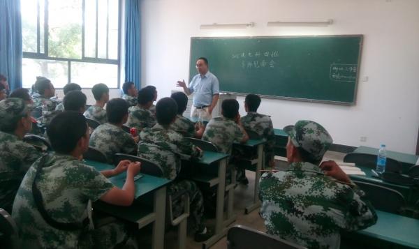 微固学院采取多项措施为新生上好第一课