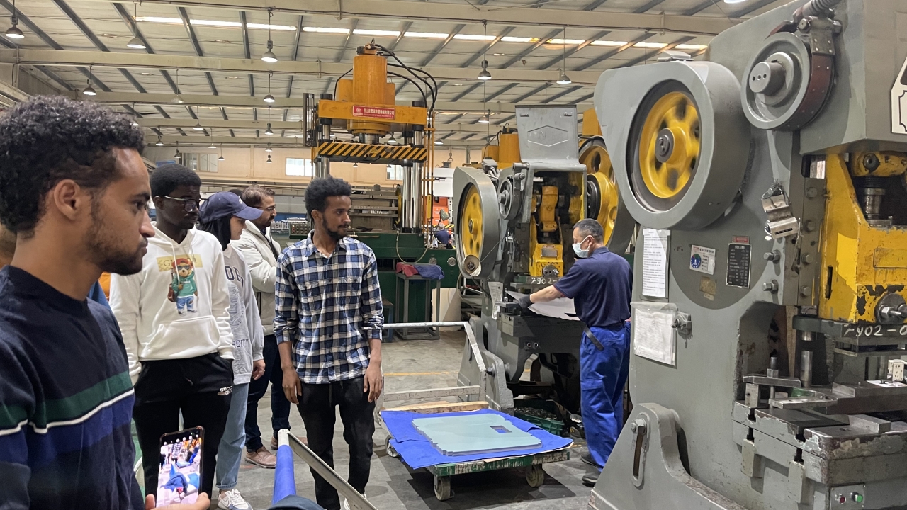 abe779f56779735645602e66ed537b6e_ea85b.j