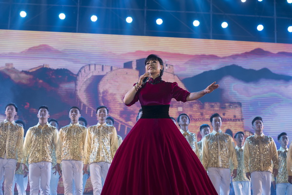 晚会0015.jpg ac007f303a215e6ff53104eb2947ab1a.jpg