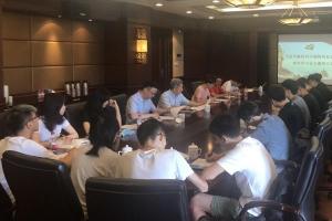 校领导参加学生理论社团主题研讨