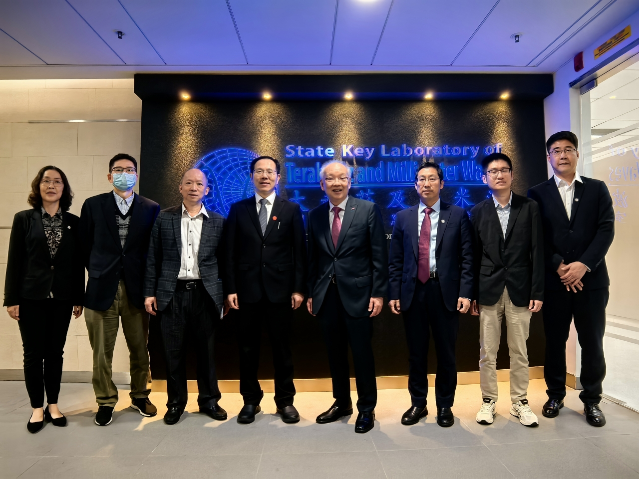 城大 实验室参观.jpg 城大 实验室参观.jpg