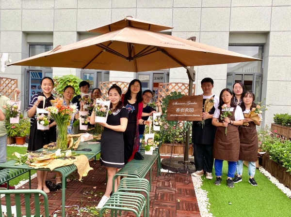 信通学院举办“尊师重教敬园丁”系列活动
