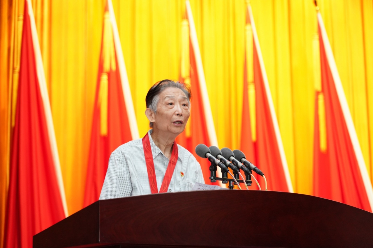 【党旗飘扬】谢云荪：共产党员的责任和义务不能退休