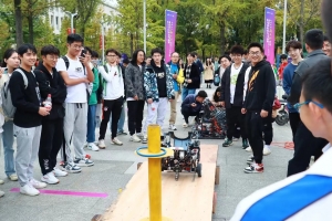 【新工科】展览+答辩！“升级版”新工科作品展让成电学子玩嗨了！