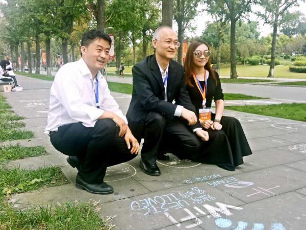 通信学院献礼“电子科大日” (2).jpg acf3acf9fc7e8b888ce892d4a61a5564.jpg