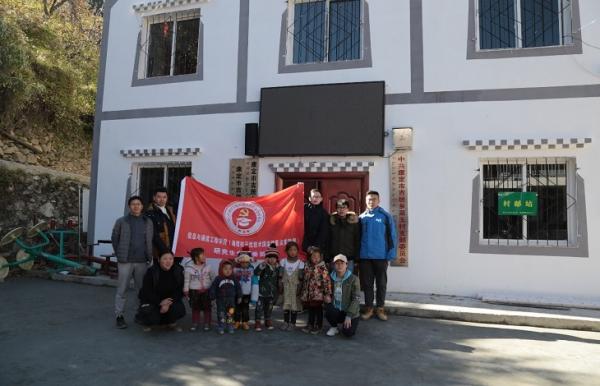 通信学院学院组织研究生党员赴康定市菜玉村扶贫调研