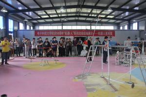 【校庆】校机器人队训练基地首次面向学生开放