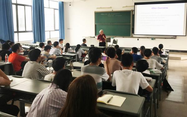 课堂现场照片 (1).jpg 课堂现场照片 (1).jpg