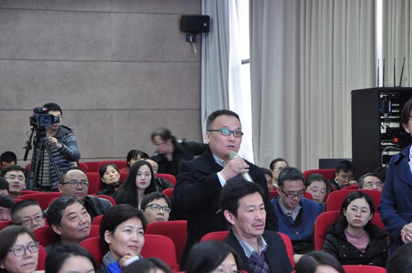 现场热烈交流2.jpg af7eec16f67d56d7d6b10e3aca05b1dd.jpg