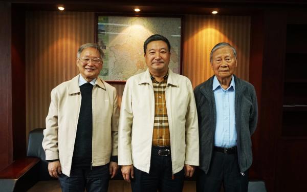 1956级校友林世昌、毛敏麟来校访问