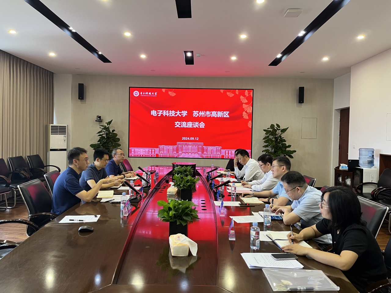 苏州高新区科创局与光电学院开展合作交流座谈会