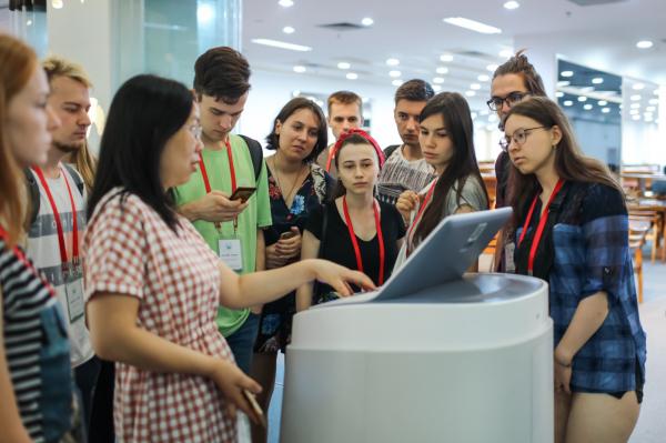 “长江－伏尔加河”高校联盟青年交流营代表团来校参观访问