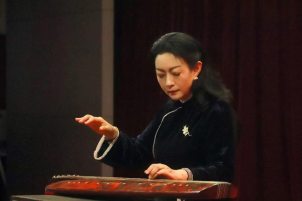 【成电讲坛】古琴名家戴茹教授为成电学子讲解古琴密码