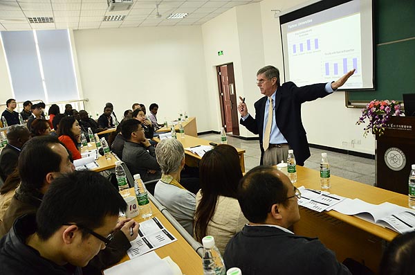 佐治亚理工学院商学院杰瑞·瑟斯比教授来校作学术报告