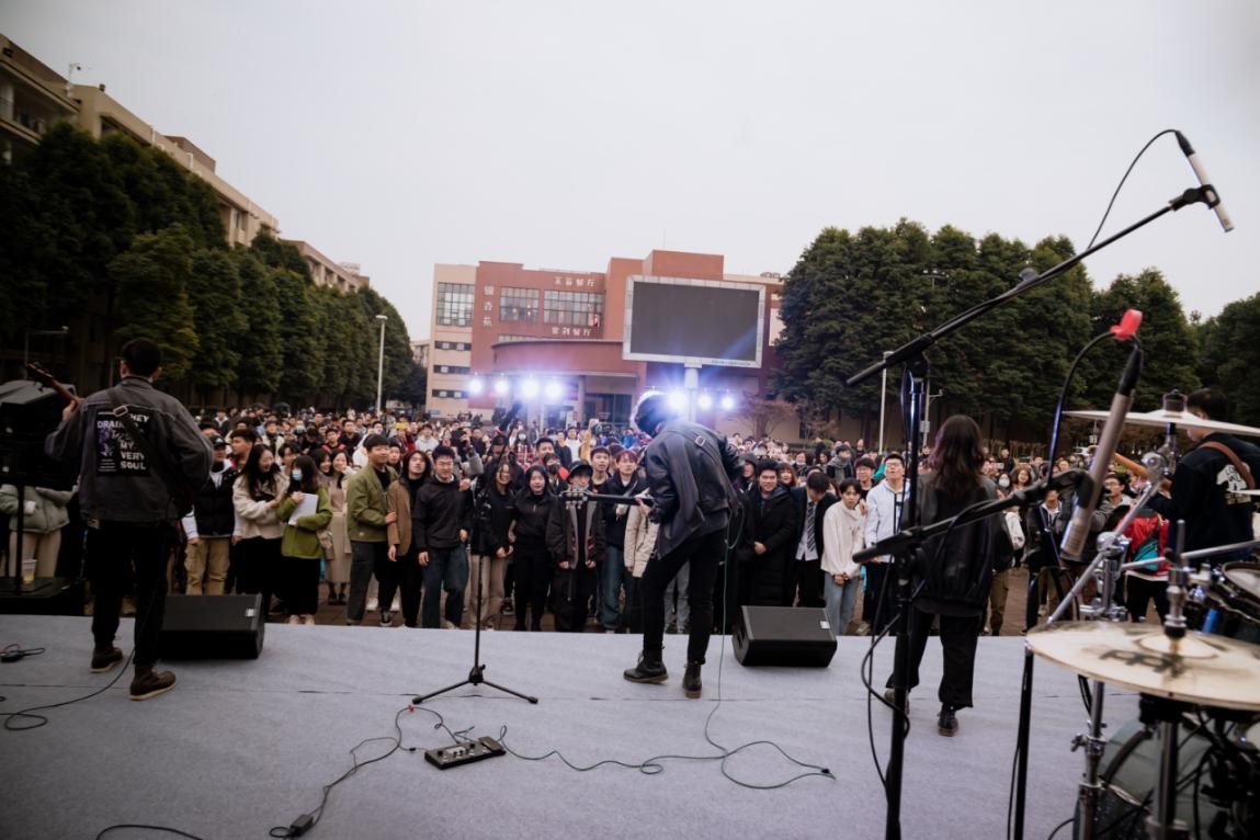 19-1.jpg b47f91a8b0d07eb405666ff530260a68_c99b9.j