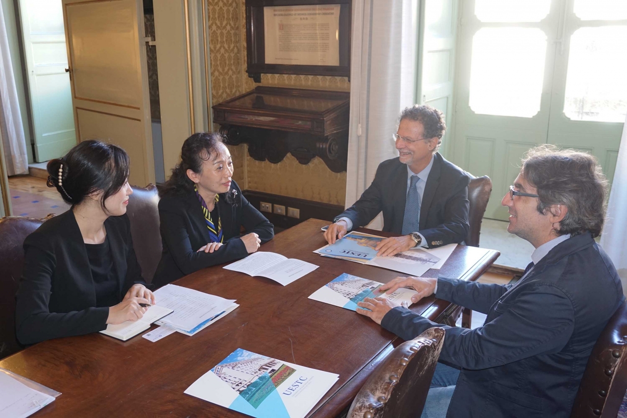 卡塔尼亚座谈.jpg 卡塔尼亚座谈.jpg