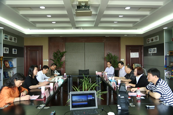 美国华人教育文化访问团来校商谈合作