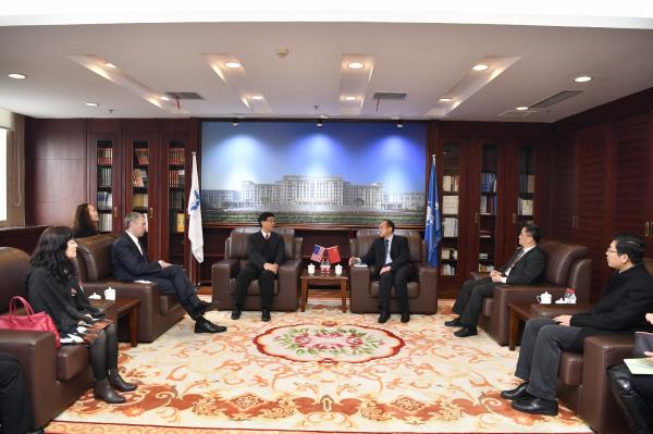 美国雪城大学副校长刘占江来校洽谈合作