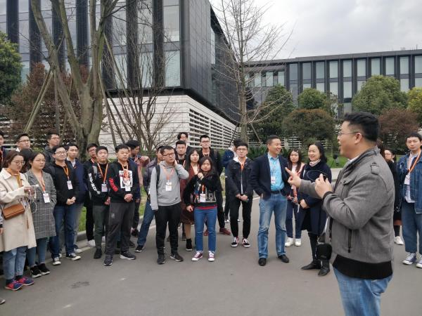 信息与通信工程学院举办“荣耀信通华为行”活动