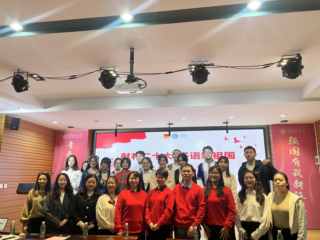 【学习二十大】外语学院多语诵经典 师生同台共抒爱国情