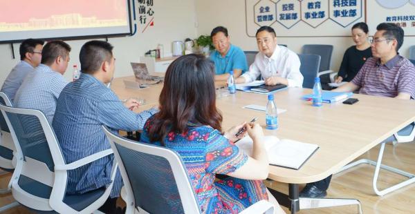 产业党委传达学习上级文件精神并布置党建工作