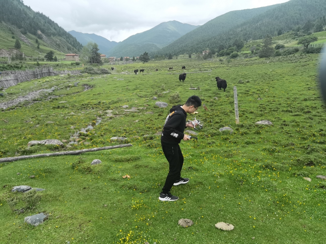 无人机.jpg 无人机.jpg