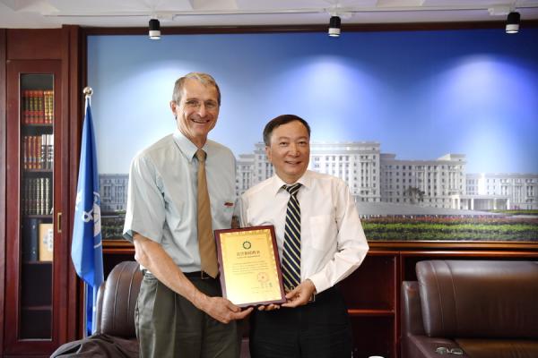 nbe04.jpg b910d9b4e1ac7fca028c8452270180d6.jpg