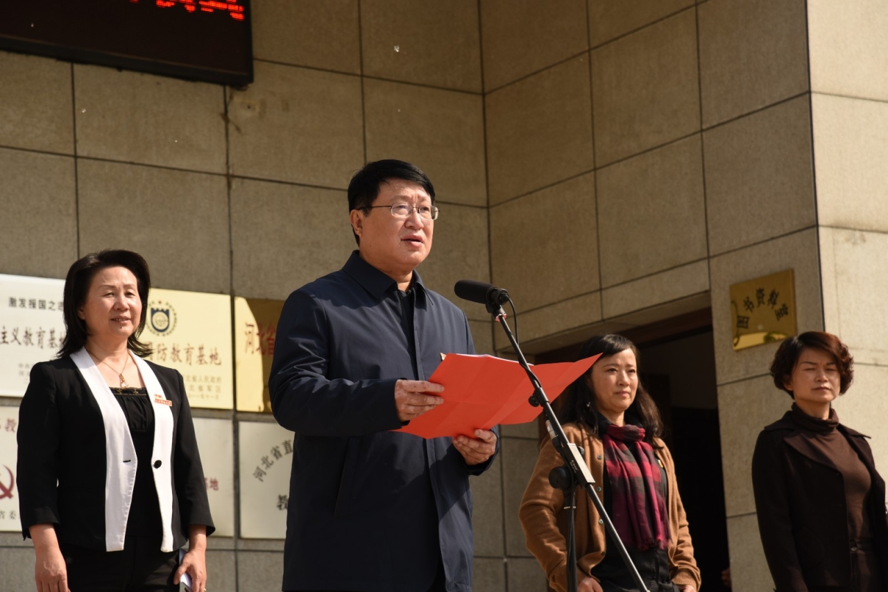 范书记.JPG 范书记.JPG