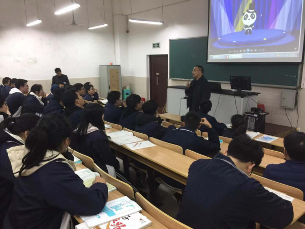 材料与能源学院赴江西省开展系列“教授进中学-科普讲座”