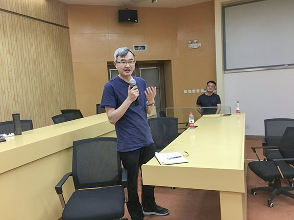 经管学院举行“移动互联网时代下的会计人生”新生教育讲座