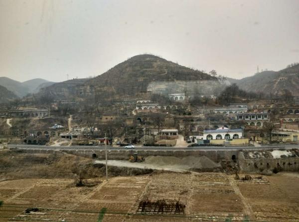 学校持续深入开展暖春资助活动