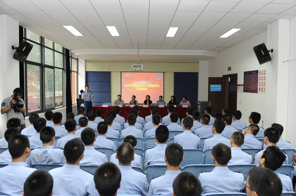 我校举行2015届国防生毕业典礼