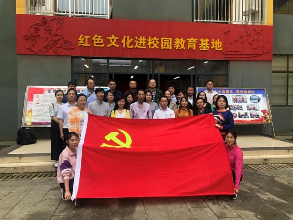 材料学院党委捐赠基金定点帮扶岑巩县贫困学生