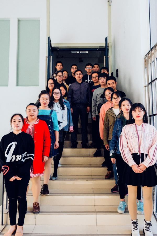 团队-1.jpg 团队-1.jpg